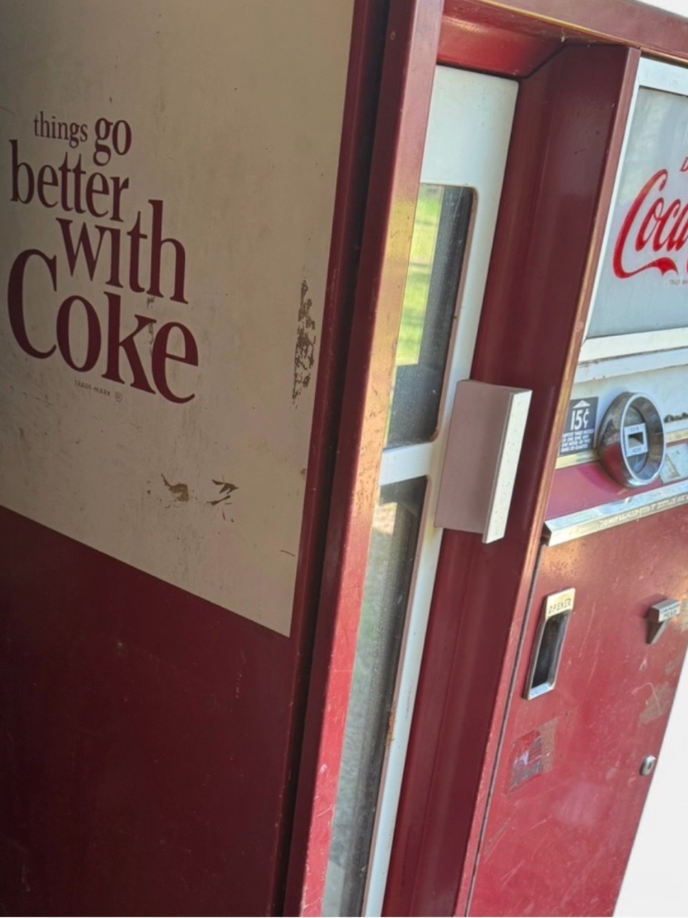 Coca-Cola Red and White Soda Machine - Picture 7 of 8
